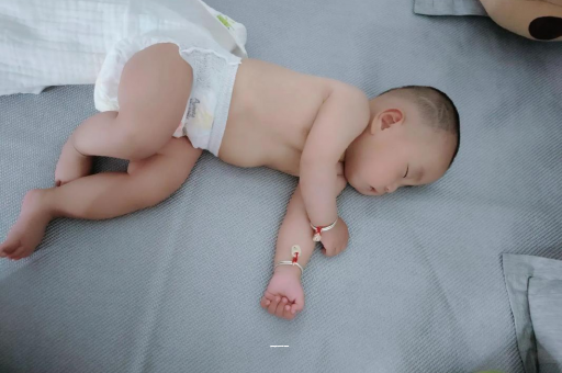湘西宝宝上火有眼屎